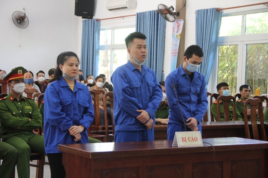 Nam thanh niên kéo cả người tình và lái xe vào con đường mua bán ma túy