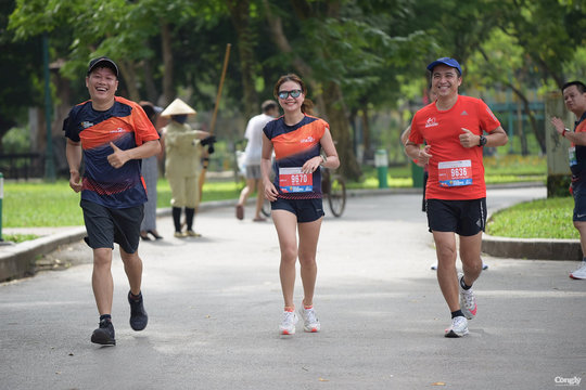 Sôi động giải chạy marathon dành cho báo chí và truyền thông