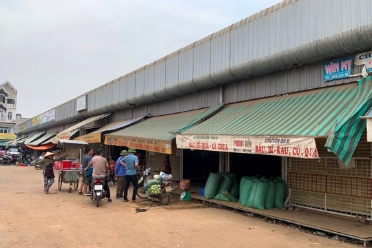Đang nằm ngủ tại ki-ốt, nam thanh niên bị đâm chết