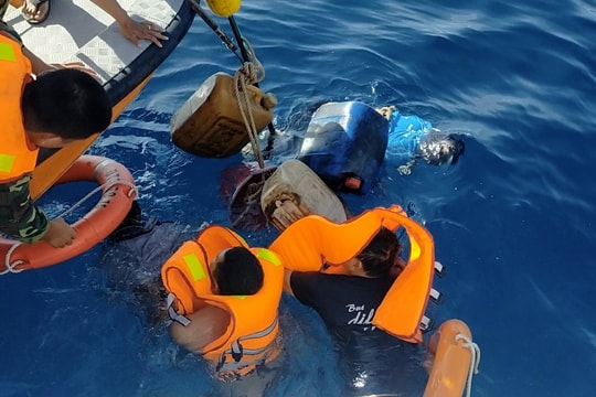 Tìm thấy thi thể ngư dân mất tích trong vụ va chạm tàu trên biển
