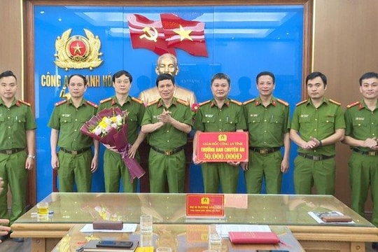 Thưởng nóng lực lượng phá thành công vụ giết người ném xác xuống sông Mã