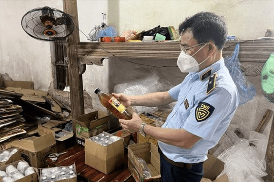 Thu giữ lượng lớn mật ong có dấu hiệu làm giả