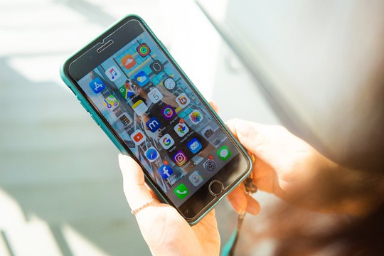 Apple bị chỉ trích vì không hỗ trợ iOS 16 cho iPhone 7
