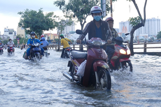 TPHCM có 15 điểm ngập, 24 điểm ngập tức thời