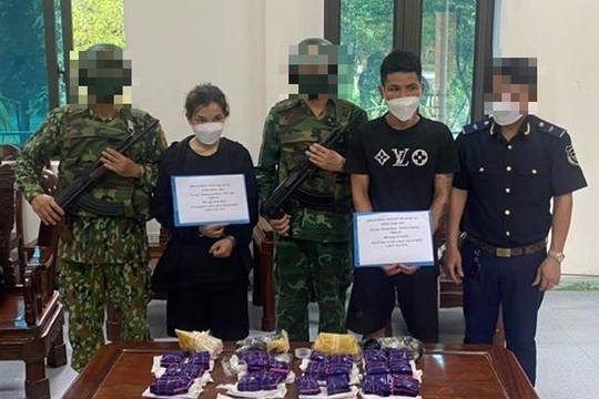 Cặp đôi vận chuyển 24 nghìn viên ma túy bằng xe máy
