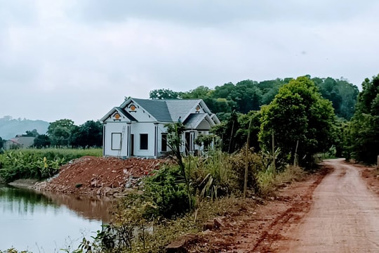 Thanh Hóa: Chủ tịch xã bị tố nhận tiền “lót tay” cho xây dựng công trình trái phép, Bí thư Huyện ủy Hà Trung nói gì?