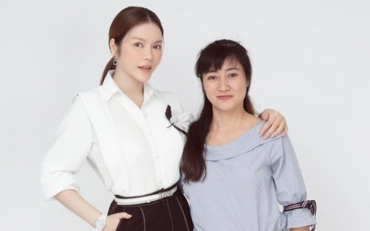 Lý Nhã Kỳ xúc động trước hoàn cảnh bà mẹ đơn thân chật vật mưu sinh, gánh nợ gần 2 tỉ