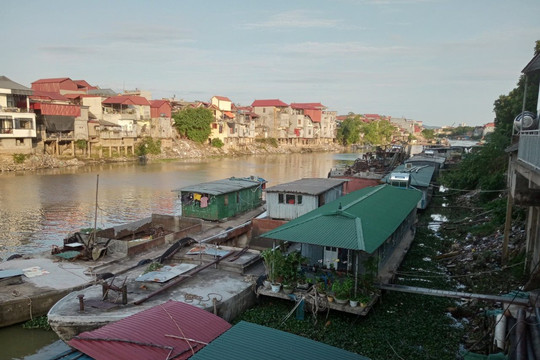 Người dân làng chài Nguyệt Đức sắp được lên bờ