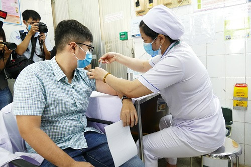 TPHCM mở rộng đối tượng tiêm vắc xin Covid-19 mũi 4