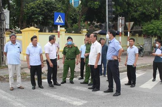 Khẩn trương xác minh, xử lý vụ việc và hỗ trợ gia đình nạn nhân trong vụ TNGT tại Ninh Bình