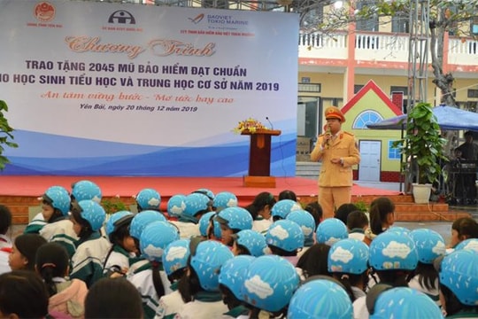 Phú Bình: Gần 400 giáo viên và học sinh được tuyên truyền pháp luật về trật tự an toàn giao thông
