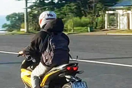 Xử phạt thanh niên chạy xe máy vào hầm Hải Vân