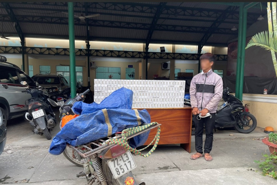 TPHCM: Bắt đối tượng vận chuyển 1.500 bao thuốc lá lậu