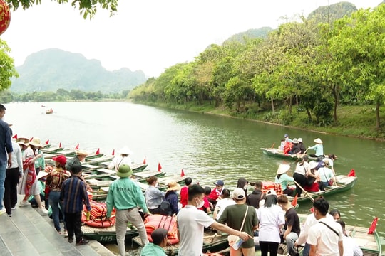 Lượng khách đến Ninh Bình tăng trưởng mạnh