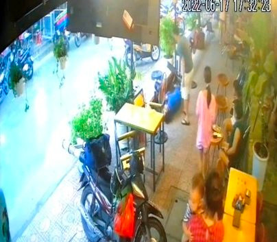 Nam thanh niên tử vong trong quán cà phê sau tiếng sấm chớp