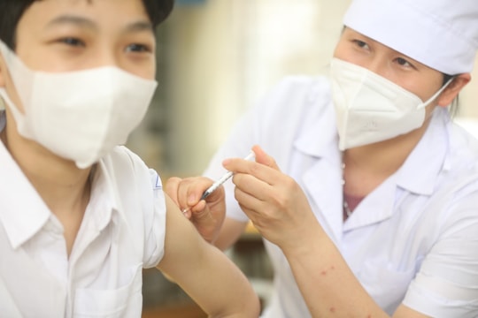 Hà Nội đôn đốc tiến độ tiêm vaccine phòng COVID-19