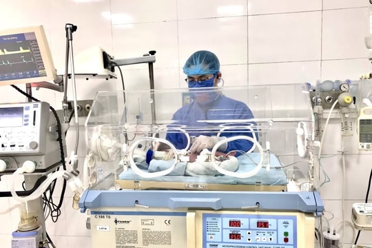Cứu sống trẻ sinh non bị suy hô hấp, nhiễm khuẩn sơ sinh nặng
