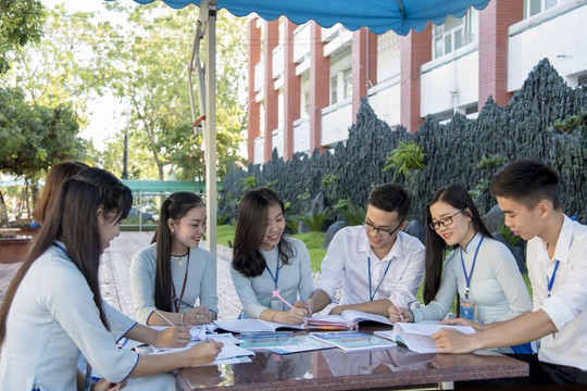 Sinh viên sư phạm xuất sắc được hỗ trợ 100 triệu đồng khi về Tuyên Quang