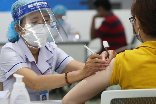 Tiêm mũi 4 vaccine phòng COVID-19, những ai nên tiêm?