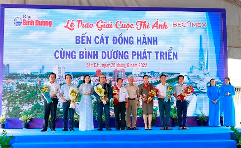 Trao giải cuộc thi “Bến Cát đồng hành cùng Bình Dương phát triển”