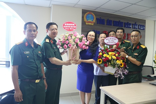 Thiếu tướng Dương Văn Thăng thăm, chúc mừng Văn phòng đại diện Báo Công lý tại TPHCM nhân Ngày 21/6