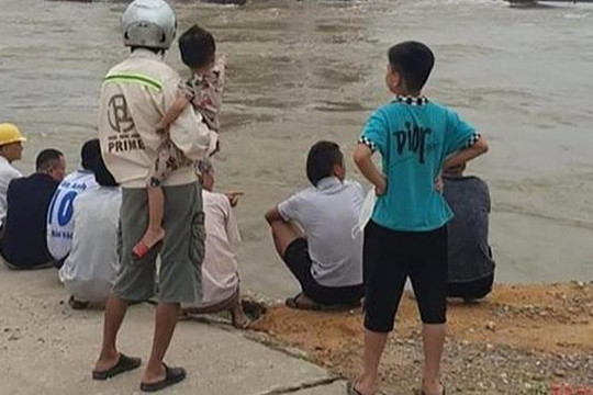 Tìm thấy thi thể chủ đò bị nước cuốn trôi trên sông Lô