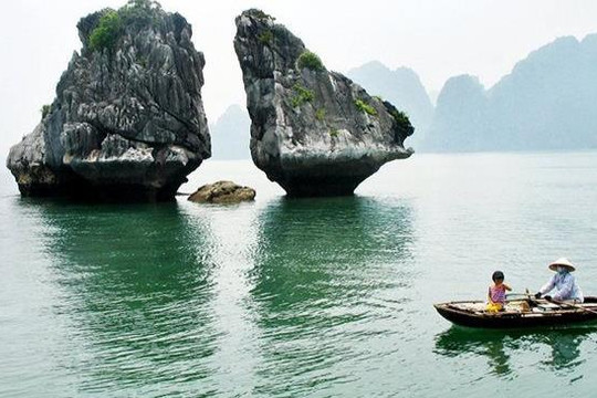 Vịnh Hạ Long đón lượng khách kỷ lục kể từ khi mở cửa trở lại