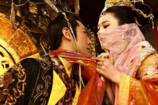 Để không mất lòng mỹ nhân, vị Hoàng đế nào nhẫn tâm sát hại con ruột vẫn còn nằm nôi?
