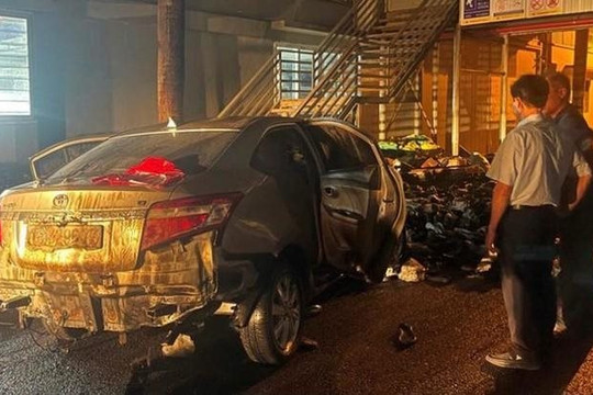 Chồng lái xe đâm thẳng vào công ty vợ khiến 4 người thương vong