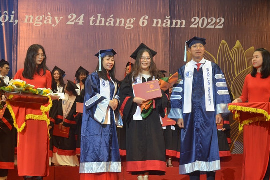 Trường  Đại học Luật Hà Nội trao bằng tốt  nghiệp cho hơn 1.600 sinh viên