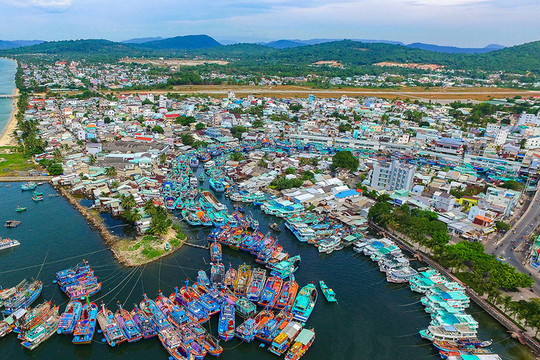Phát triển thành phố Phú Quốc trở thành một đô thị biển đảo đặc sắc