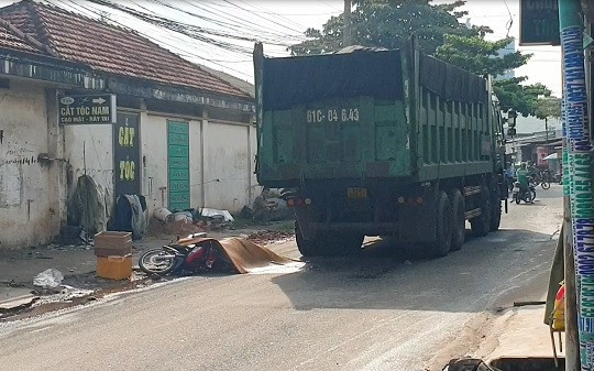 Bình Dương: Va chạm với xe ben, người đàn ông tử vong tại chỗ