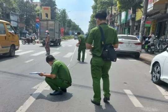 Một thanh niên bị bắn chết giữa phố