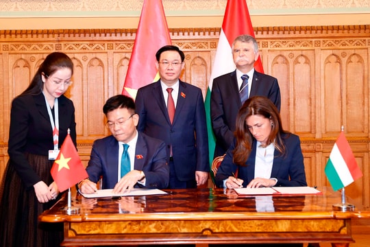 Việt Nam-Hungary: Ký kết Chương trình hợp tác giữa hai Bộ Tư pháp