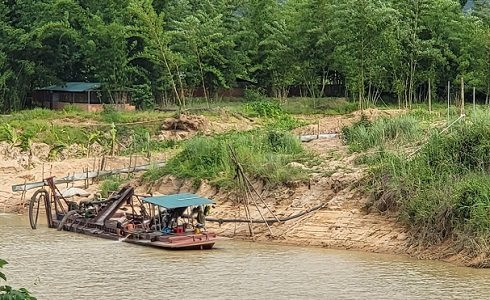 Đắk Nông: Giấy phép hết hạn nhưng doanh nghiệp vẫn ngang nhiên hoạt động khai thác cát