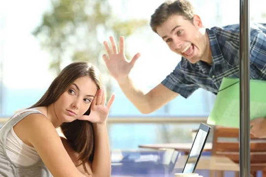 Tuyệt chiêu thu hút sự quan tâm của người ấy ngay cả khi đối phương phớt lờ bạn