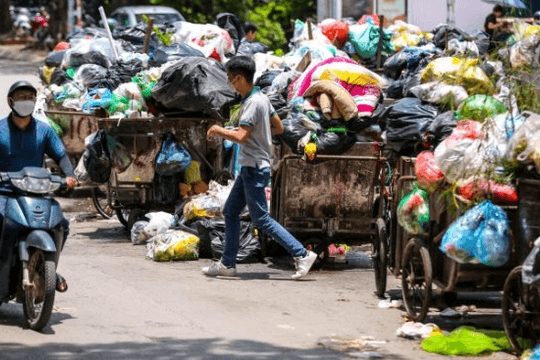Sở Tài nguyên và Môi trường Hà Nội: Ùn ứ rác ở nội đô là do trời mưa