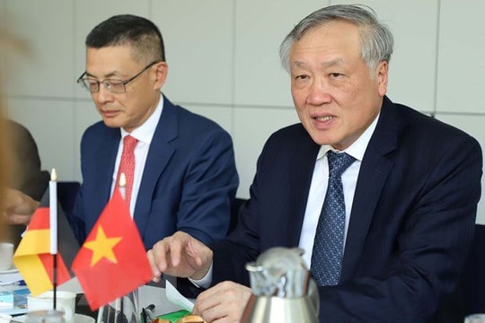 Ủy viên Bộ Chính trị, Chánh án TANDTC Nguyễn Hòa Bình thăm và làm việc tại Đức