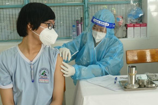 Thủ tướng yêu cầu đẩy nhanh tiêm vắc xin phòng Covid-19 mũi 3, mũi 4