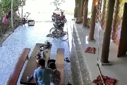Đình chỉ 15 ngày Chủ tịch MTTQ xã Xuân Thắng để làm rõ hành vi sàm sỡ bé gái