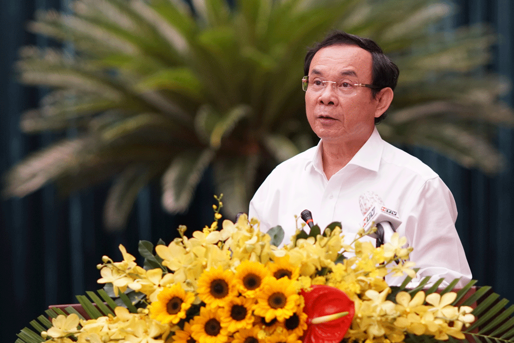 Bí thư TP.HCM xin lỗi vì chậm khen lực lượng tuyến đầu
