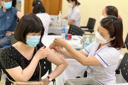 TP.HCM kéo dài đợt cao điểm tiêm vaccine phòng Covid-19