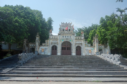 Đền Sái - “Đền thiêng mãi rạng đất Xuân Lôi”