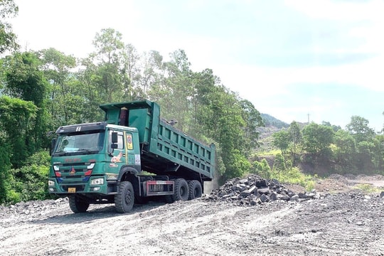 Quảng Ninh: Thanh tra việc Công ty than Mạo Khê đổ thải trái phép vào đất nhà dân