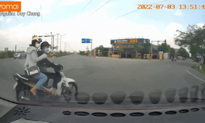 Vượt đèn đỏ, đôi nam nữ suýt bị thần chết gõ cửa