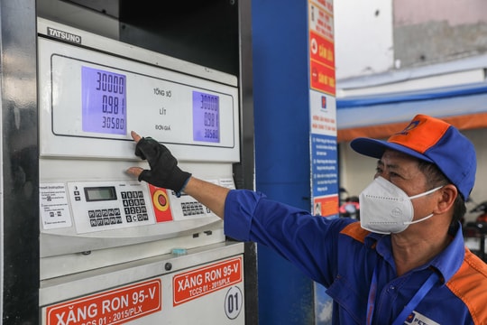 Giá xăng bớt 1.000 đồng thuế môi trường từ 11/7