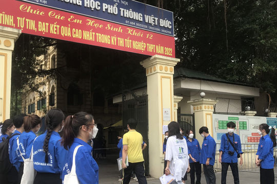 Chiều nay, các thí sinh làm thủ tục dự thi tốt nghiệp THPT Quốc gia 2022