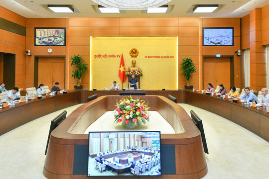 Chủ tịch Quốc hội: Vừa phải đảm bảo nguồn cung xăng dầu, vừa phải bình ổn giá