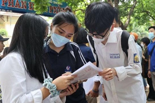  9 thí sinh vi phạm quy chế tại buổi thi đầu tiên tại Hà Nội