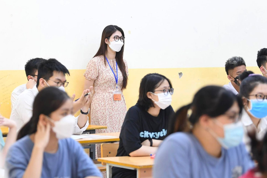 TP.HCM: 1 thí sinh vi phạm quy chế thi do mang điện thoại
